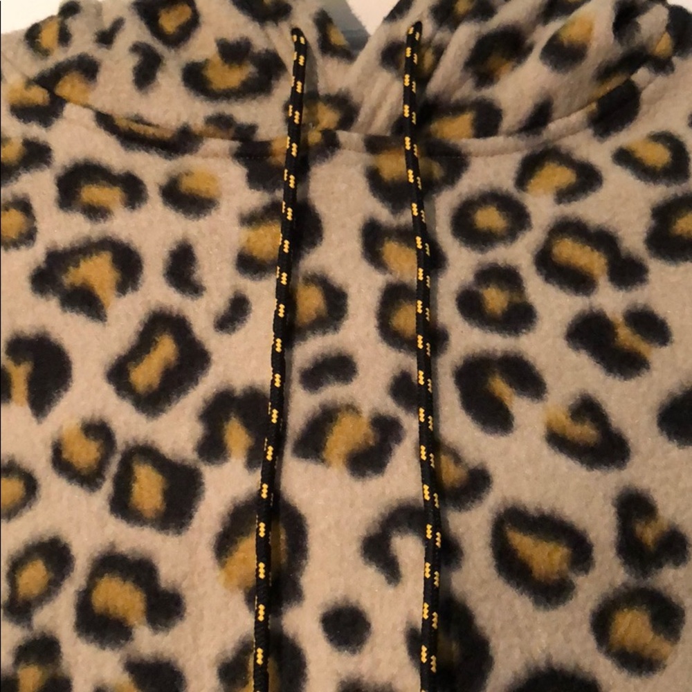 UNISEX UO FLEECE LEOPARD HOODED PULLOVER - Picture 5 of 15